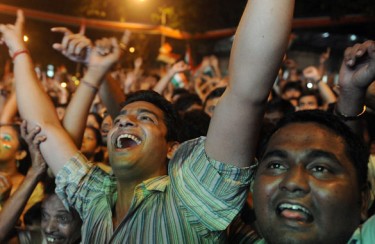t1larg-india-crowds-celebrate-afp-getty